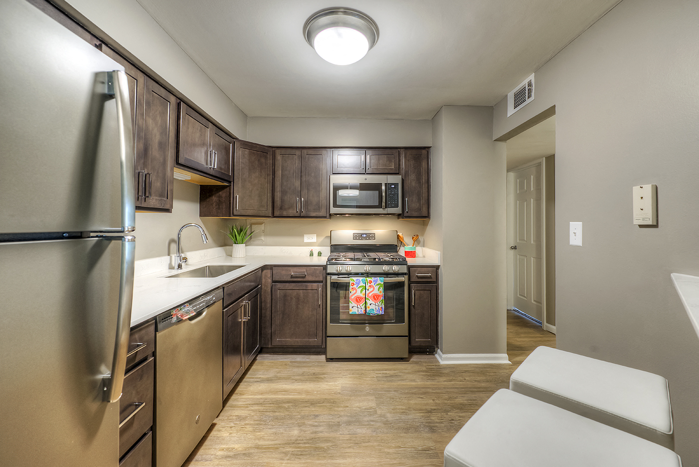 Carol Stream Crossing Apartments, 535 Thornhill Dr, Carol Stream, IL
